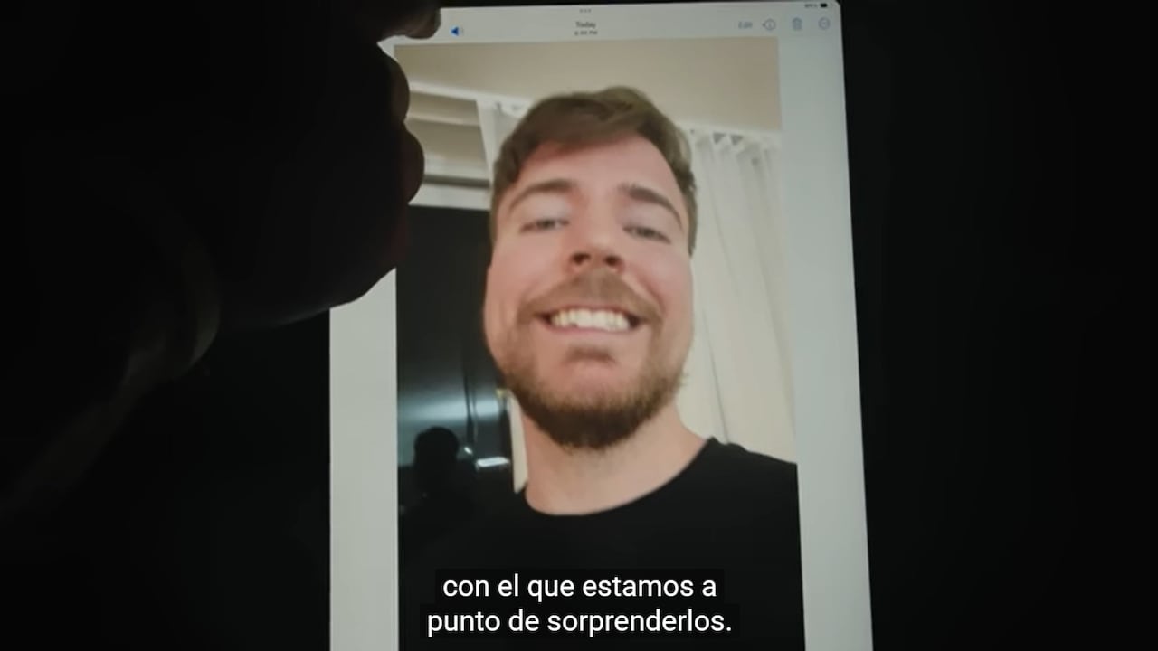 Mr Beast envió un mensaje especial a los niños para comunicarle la sorpresa al pueblo.
