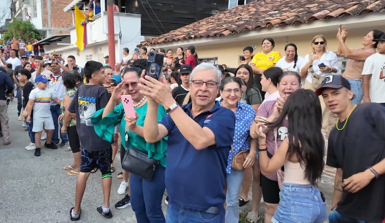 El presidente Abelardo De La Espriella recorrió zonas afectadas del Valle del Cauca tras el terremoto de magnitud 7,4 ocurrido el 10 de agosto.