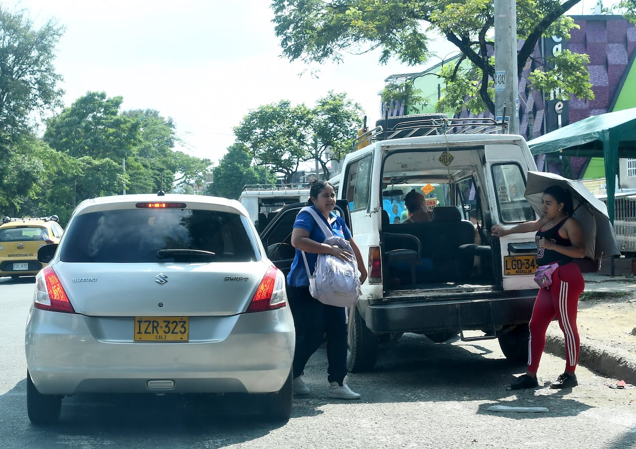 Según lo dicho por Alberto Hadad, quien hoy se desempeña como consejero de Movilidad, existe la posibilidad de acomodar al transporte pirata dentro de un marco legal. Fotos Wirman Rios / El Pais.