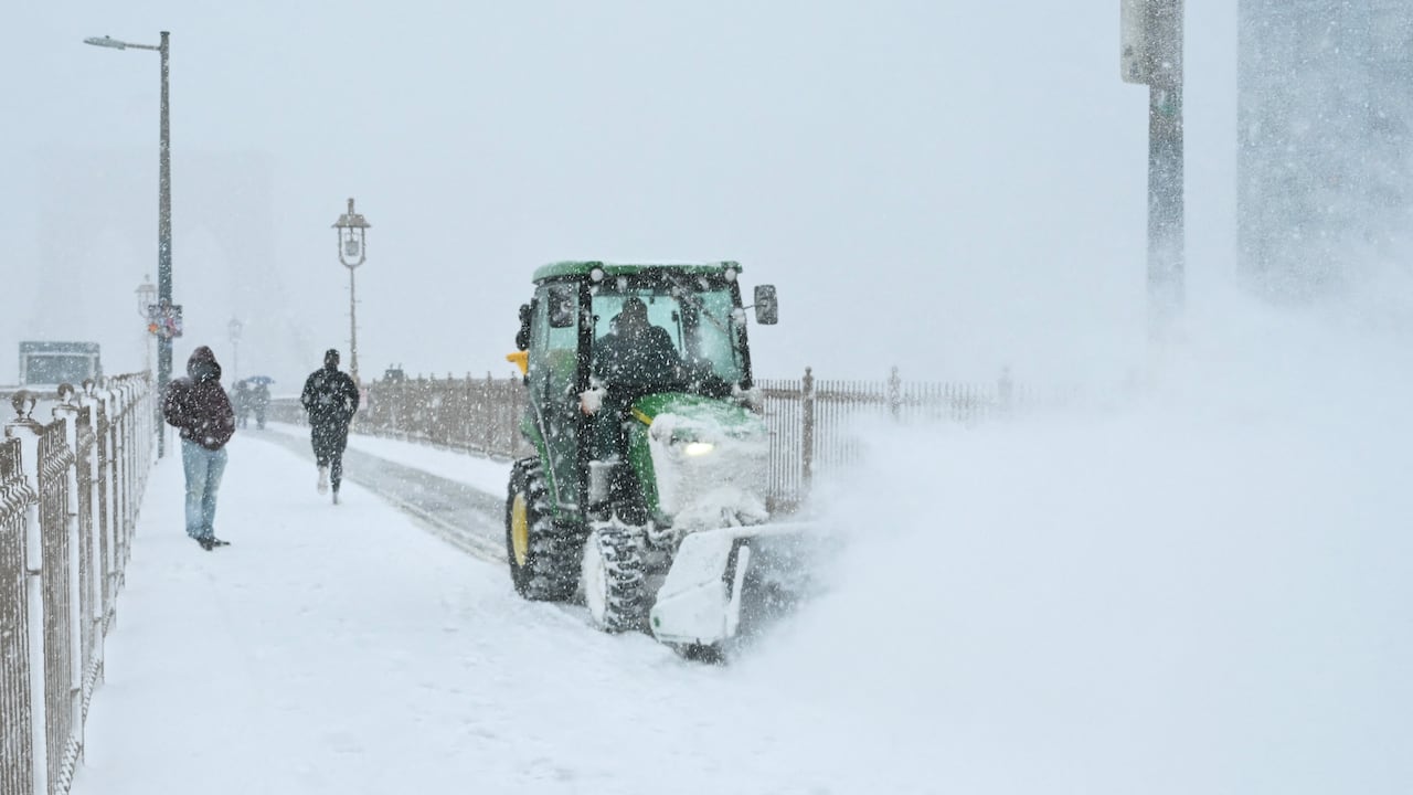 El 24 de enero, una enorme tormenta invernal azotó Estados Unidos hacia el noreste, dejando nieve y lluvia helada desde Nuevo México hasta Carolina del Norte.