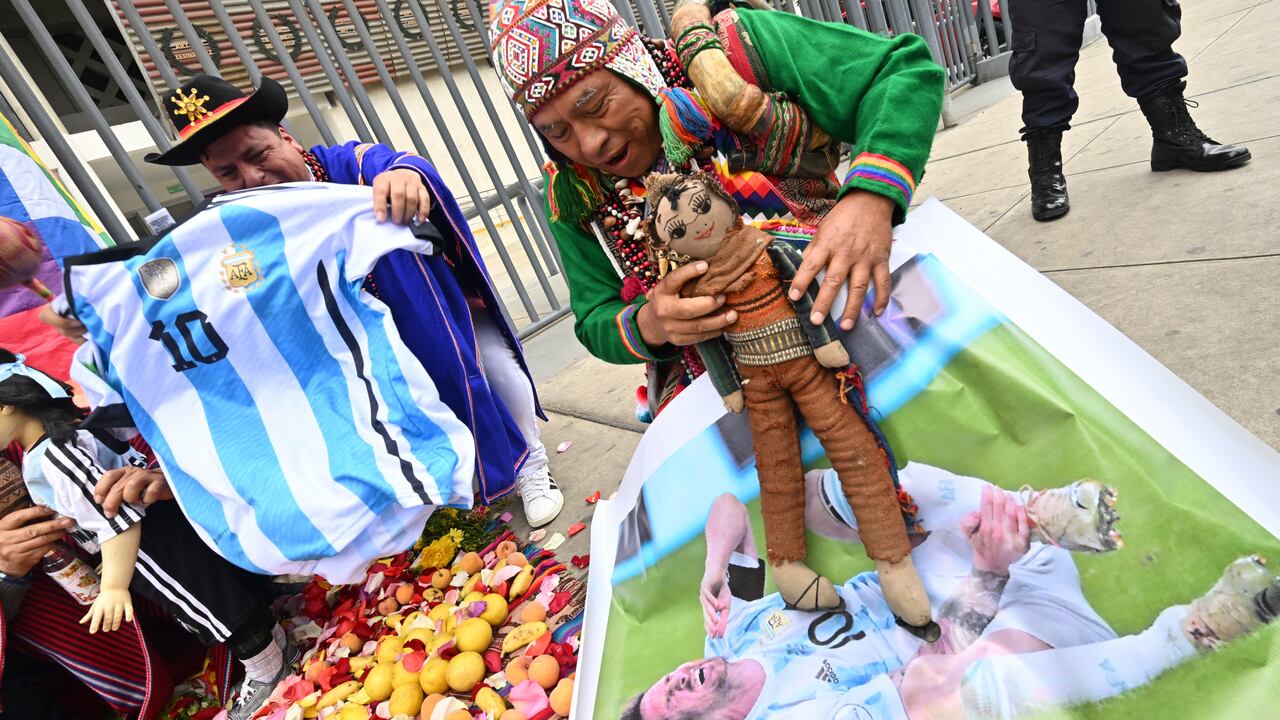 Chamanes perunaos le hacen ritual a Messi