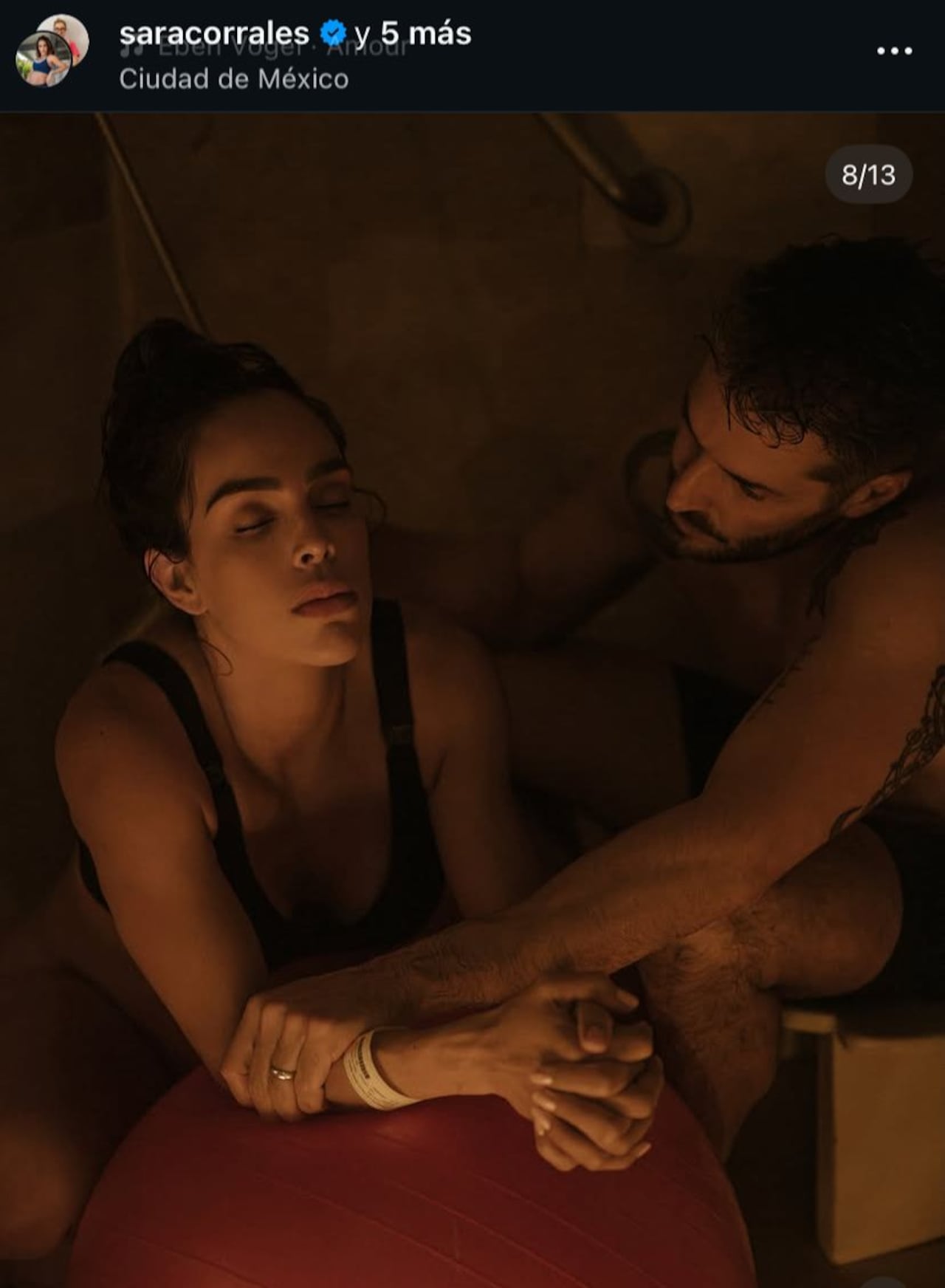 Sara Corrales y su esposo dieron la bienvenida a su bebé.