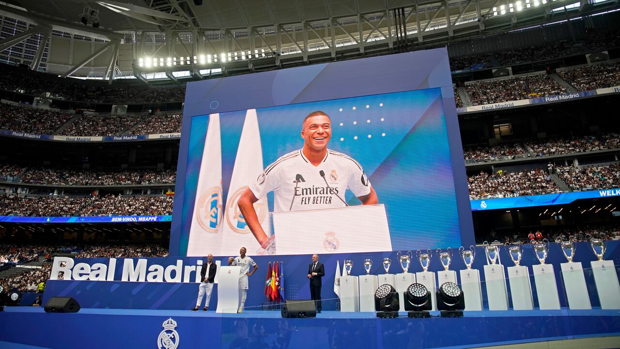 Kylian Mbappe, of France, is presented to fans as a new Real Madrid player at the Santiago Bernabeu stadium in Madrid, Tuesday, July 16, 2024. (AP Photo/Andrea Comas)