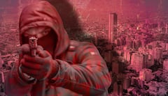 Zonas como el oriente y la ladera de la ciudad, históricamente excluidas y con poca presencia estatal, se han convertido en las receptoras de bandas criminales que operan en asocio con grandes estructuras dedicadas a economías ilegales dentro y fuera de Colombia.