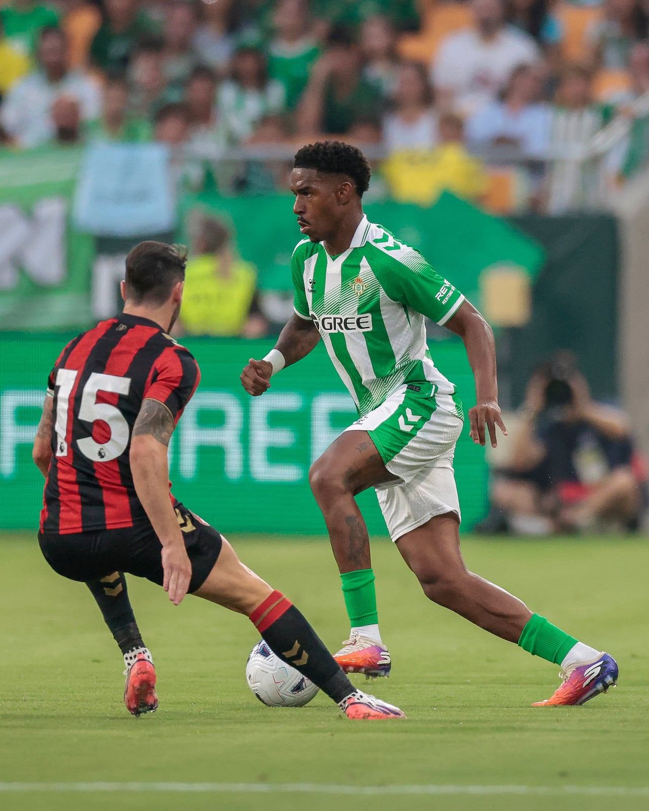 Momento del juego amistoso entre Real Betis y Bournemouth.