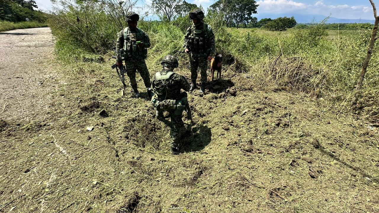 Tropas del Ejército detonaron controladamente un explosivo que había sido instalado en carreteras del Cauca