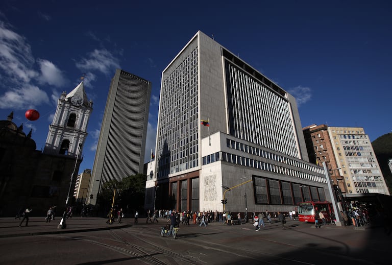 Banco de la República asegura que los colombianos están recuperando las finanzas a los niveles registrados antes de la pandemia.
FOTO DANIEL REINA ROMERO
REVISTA SEMANA