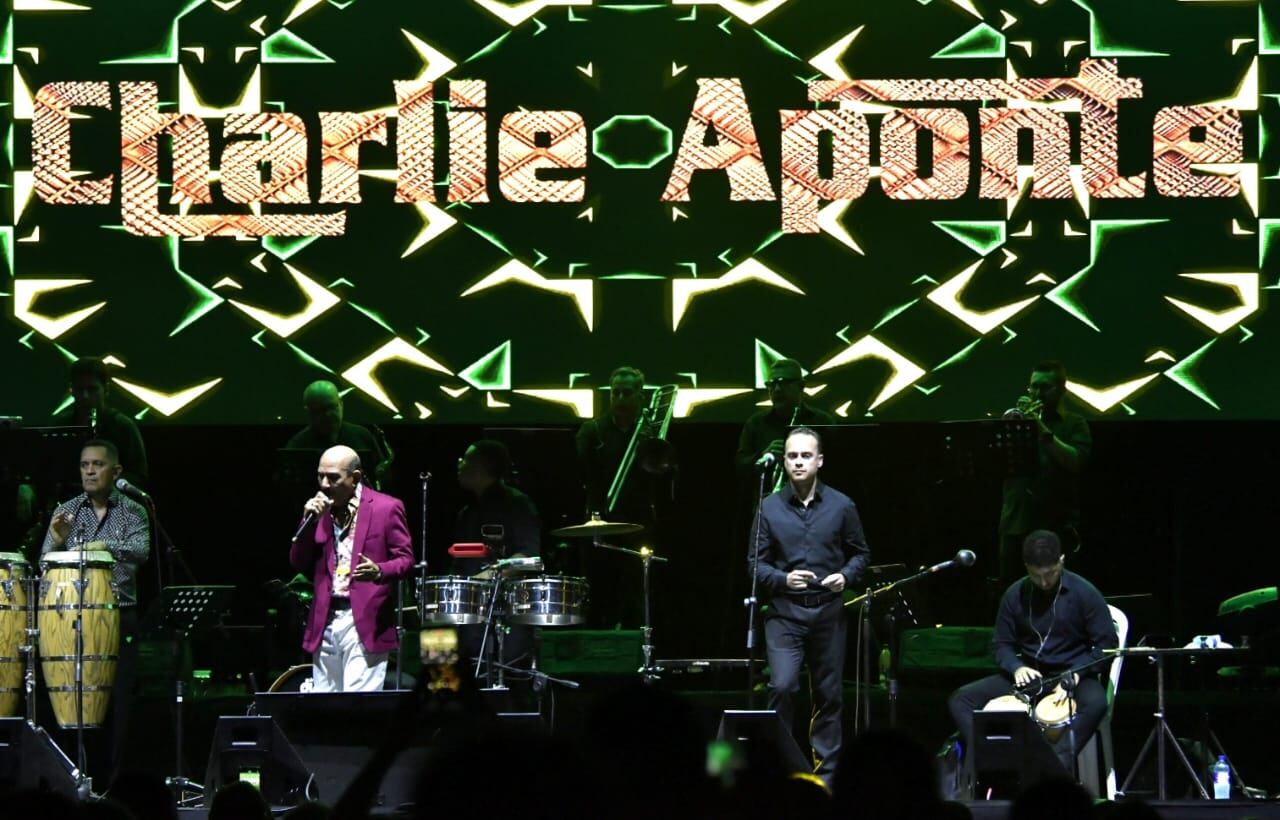 Charlie Aponte en el marco de los 489 años de Santiago de Cali, en el concierto del Diamante de Béisbol.