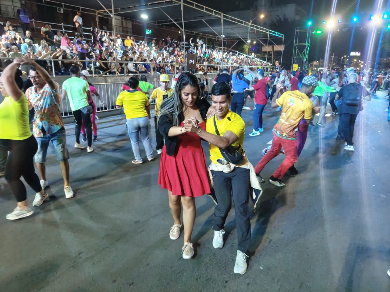 La salsa tomó la noche caleña en el ensayo final del Salsódromo 2025