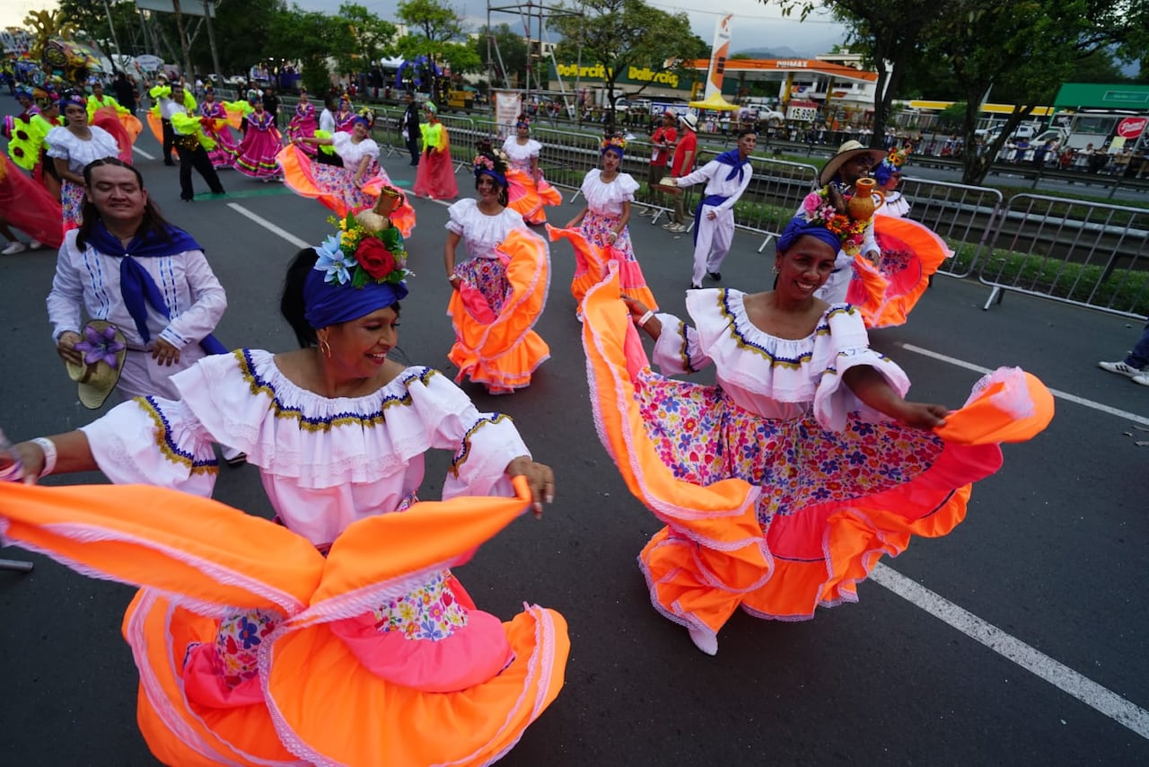 Postal del desfile de la Fiesta de Mi Pueblo de la Feria de Cali 2025, en la tarde de este viernes 26 de diciembre.