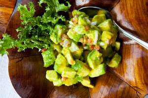 El aguacate es rico en grasas insaturadas.