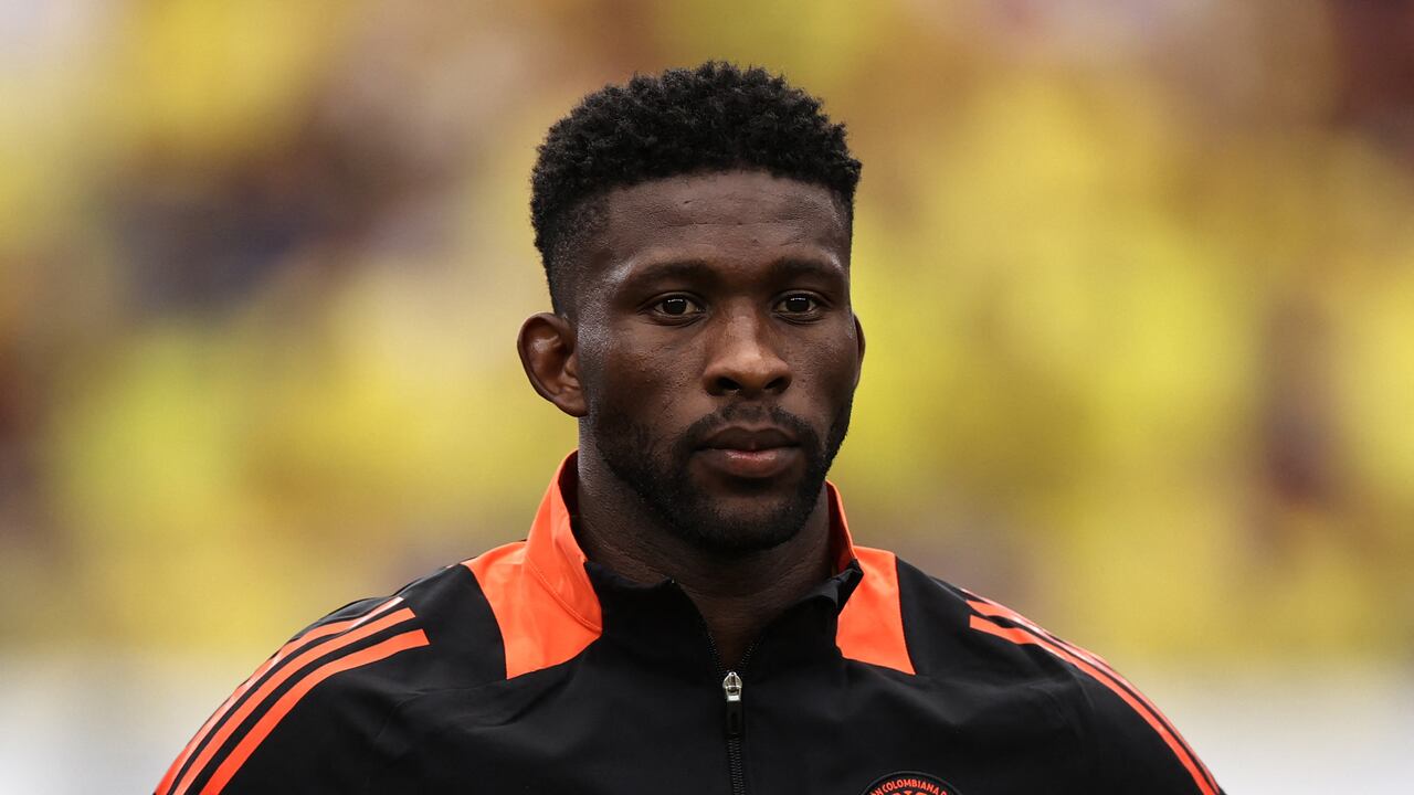 GLENDALE, ARIZONA - JUNE 28: Jefferson Lerma of Colombia line up prior to the CONMEBOL Copa America 2024 Group D match between Colombia and Costa Rica at State Farm Stadium on June 28, 2024 in Glendale, Arizona. Omar Vega/Getty Images/AFP (Photo by Omar Vega / GETTY IMAGES NORTH AMERICA / Getty Images via AFP)