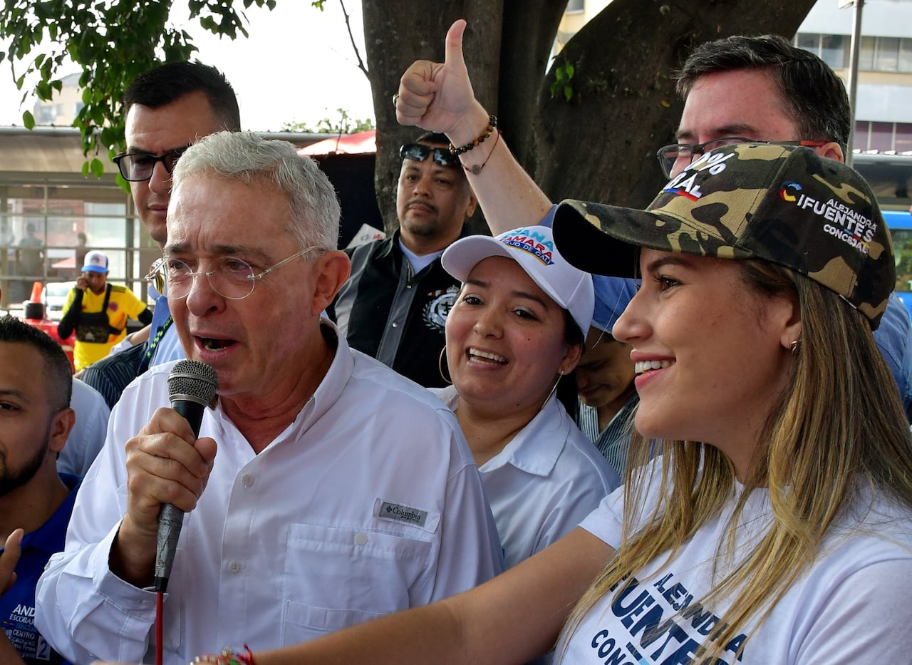El expresidente Álvaro Uribe en Cali apoyando a los candidatos del centro democrático a las diferentes corporaciones alcaldía y gobernación.
