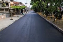 Después de años de espera, vecinos de El Poblado estrenan la renovada calle 42 en el oriente de Cali
La vía, que durante años presentó huecos, polvo y problemas de movilidad, fue rehabilitada como parte de un plan que recuperó 1.224 metros lineales en las comunas 13 y 15.