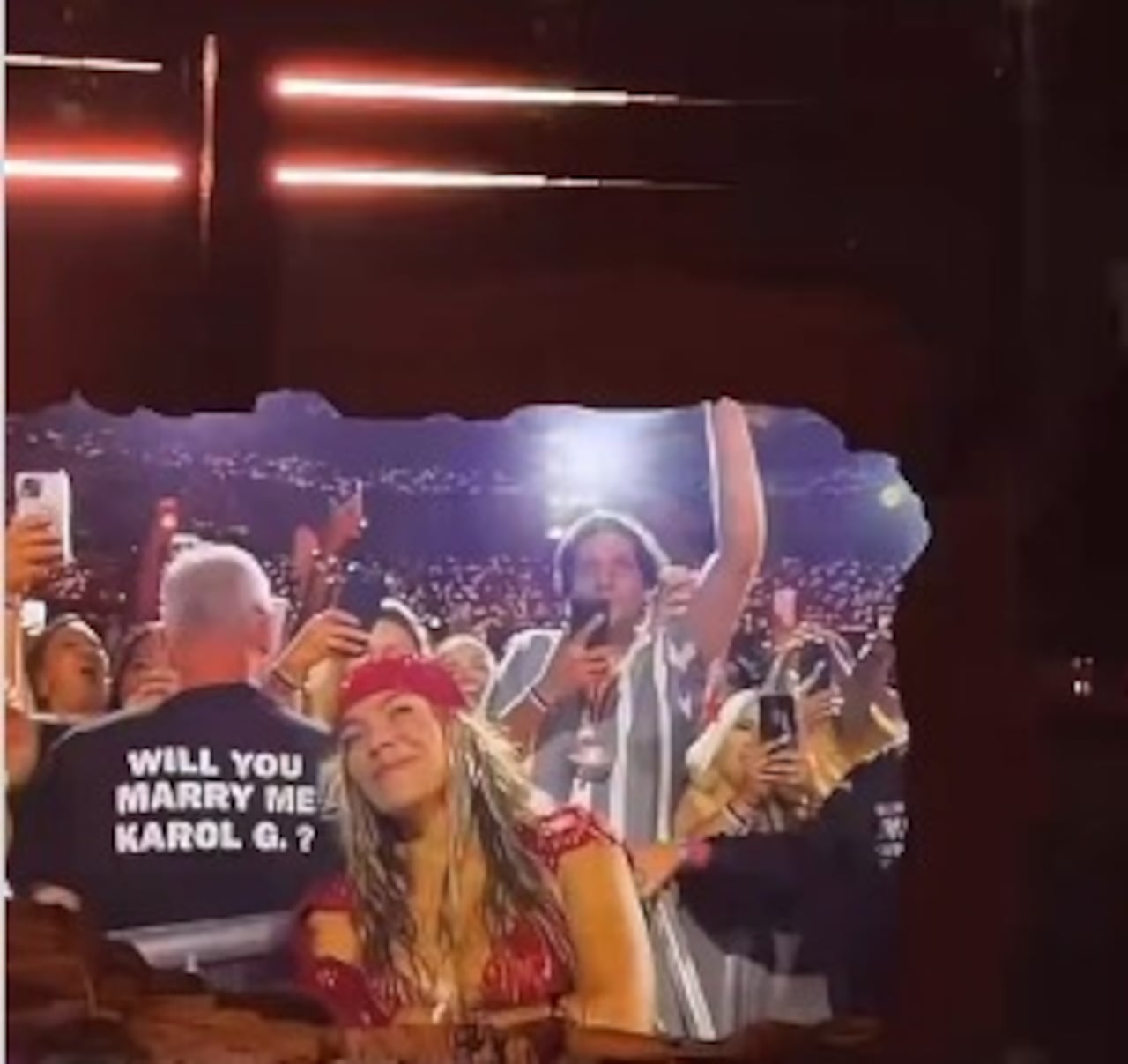 Karol G recibió propuesta de matrimonio durante concierto en Los Ángeles
