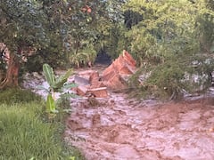 Restos del Puente de los Esclavos, una estructura del siglo XVIII, quedaron reducidos tras ceder por el aumento del caudal del río Güengüé