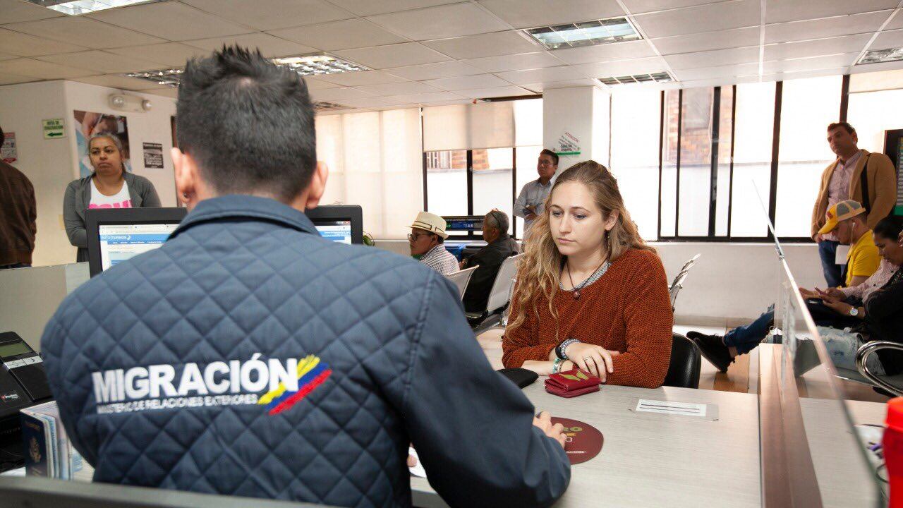 Han dispuesto medidas como el agendamiento de una cita previa y el diligenciamiento de una declaración de salud en la página web de la entidad migratoria, así como en la aplicación Coronapp