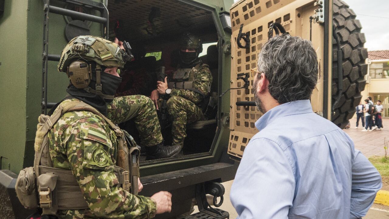 Cada uno de estos vehículos puede transportar a 12 personas.