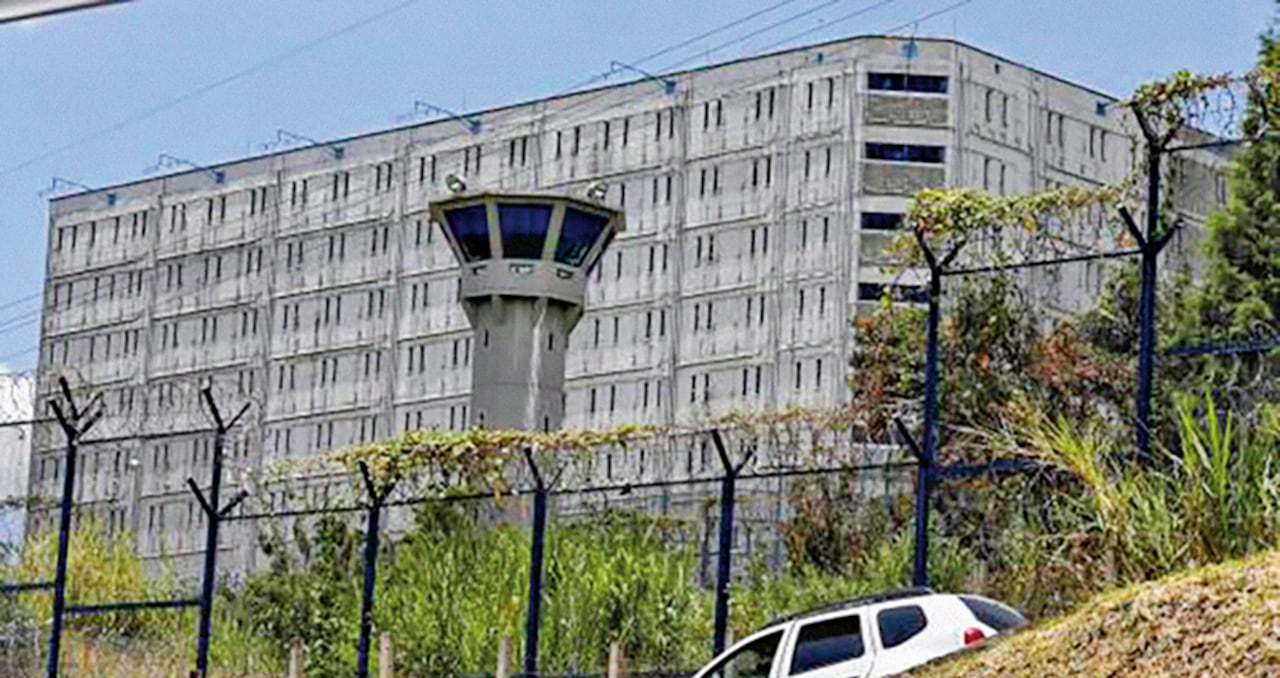 Andrea Valdés habría sido violada por guardias del Inpec, quedó embarazada y le habrían suministrado medicamentos sin su autorización para interrumpir el embarazo. Ahora teme por su vida.