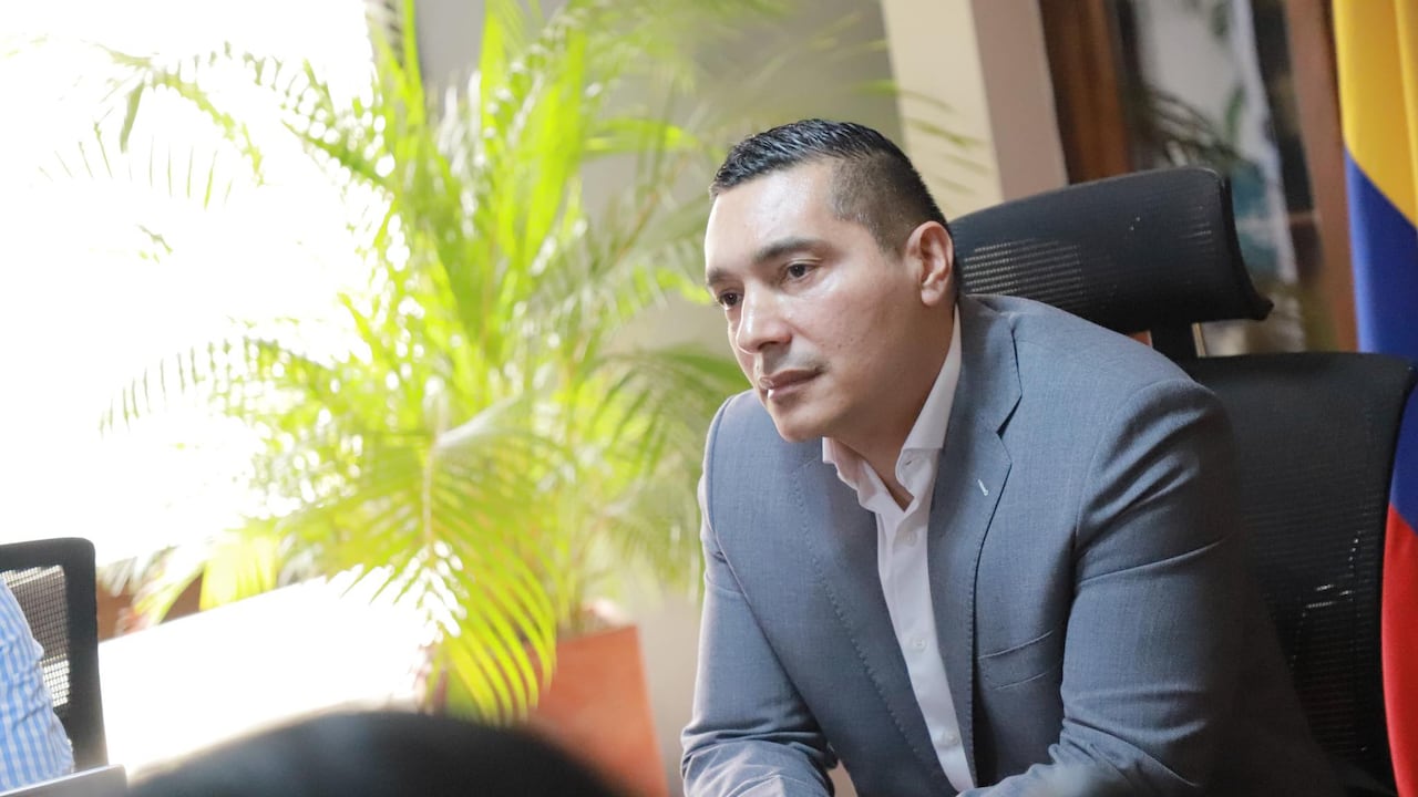 Octavio Guzmán, gobernador del Cauca, pidió al gobierno Petro ayuda para lograr la liberación de los funcionarios secuestrados por las disidencias.