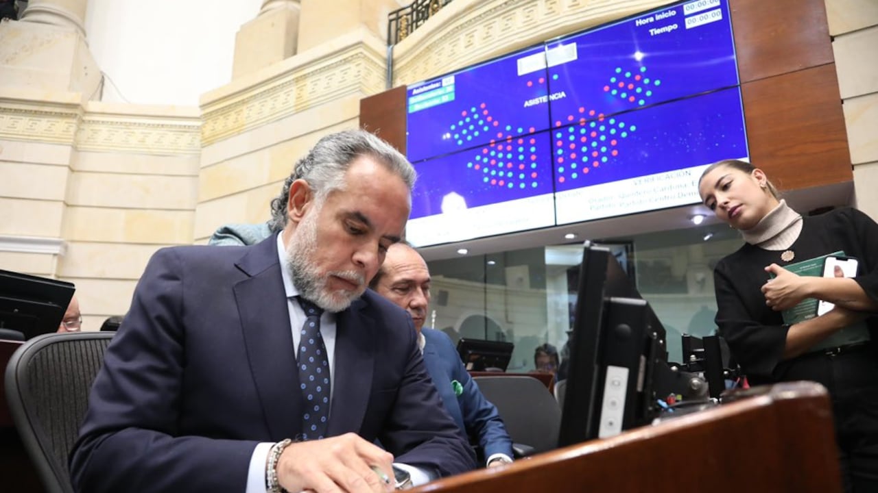 Armando Benedetti, ministro del Interior, se encuentra en la plenaria.