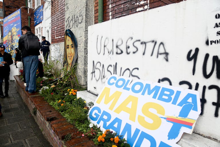 La sede de campaña en Bogotá de la Candidata Paloma Valencia y su fórmula Vicepresidencial Juan Daniel Oviedo fue vandalizada en medio de una movilización que avanzó por la carrera séptima de la capital. (Colprensa - Lina Gasca)