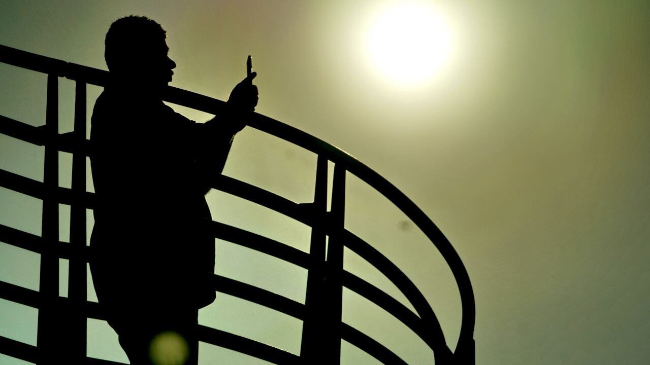 La actual ola de calor que afecta varios departamentos de Colombia es consecuencia del fenómeno del Niño, y se prevé que impactará al país durante los próximos meses de este año