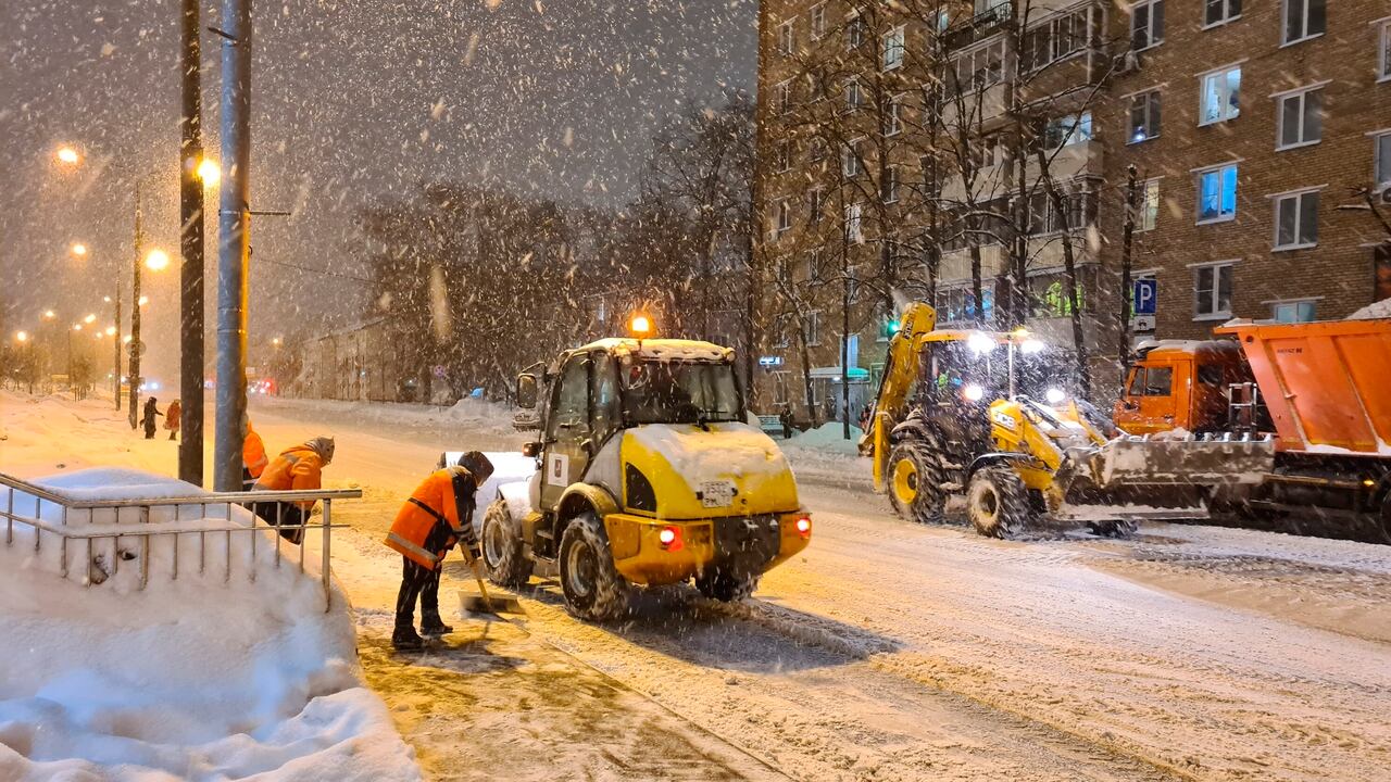 Aparentemente, estas aeronaves se dirigían hacia Dubái, en Emiratos Árabes Unidos, con el propósito de llevar a sus pasajeros a la conferencia sobre el calentamiento global que tiene lugar en esa ciudad.