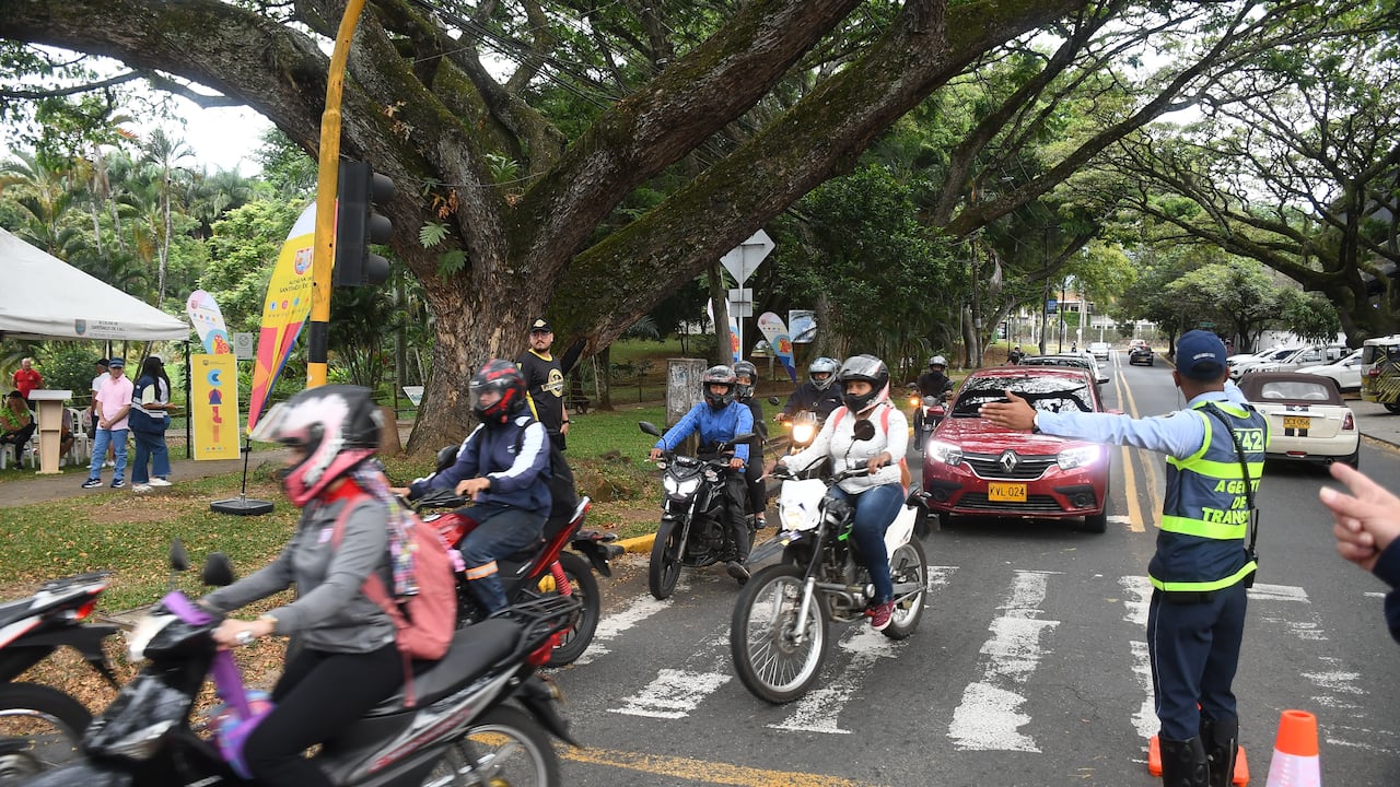Cali: inició un plan piloto de cambios viales en el barrio Ciudad Jardín, al sur de la ciudad, con el fin de buscar la fluidez y descongestión vial de la Comuna 22.