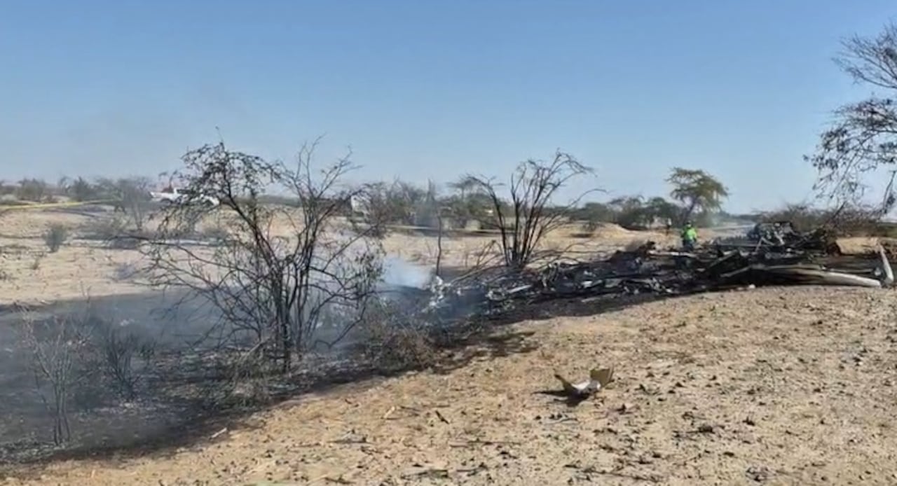 El impacto fue devastador. Equipos de emergencia hallaron la aeronave completamente destruida y envuelta en llamas. De manera preliminar, no se reportan sobrevivientes.
Las autoridades han iniciado las investigaciones para determinar qué provocó esta nueva tragedia que enluta al país.