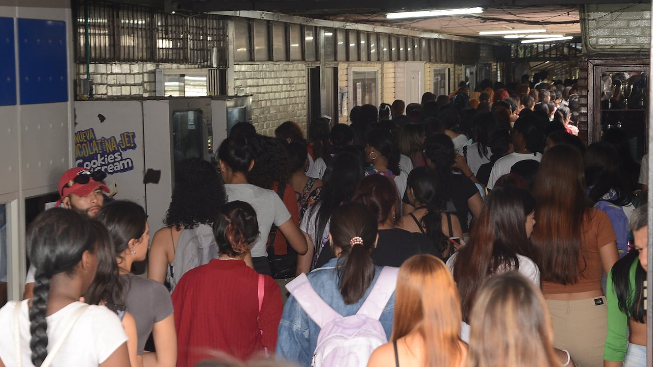 Cerca de 660 mil estudiantes y ciudadanos inscritos presentaron las pruebas Saber 11 calendario A, Pre Saber y Validación del Bachillerato Académico. El Icfes realizo las pruebas de estado por medio de tres exámenes en una jornada única, en dos sesiones: mañana y tarde, bajo la modalidad de lápiz y papel en sitio de aplicación. foto José L Guzmán. El País, agosto 13-23