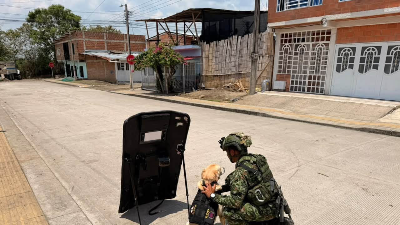 Desactivación de explosivos en Miranda, Cauca, en la mañana de este jueves 8 de octubre de 2026.