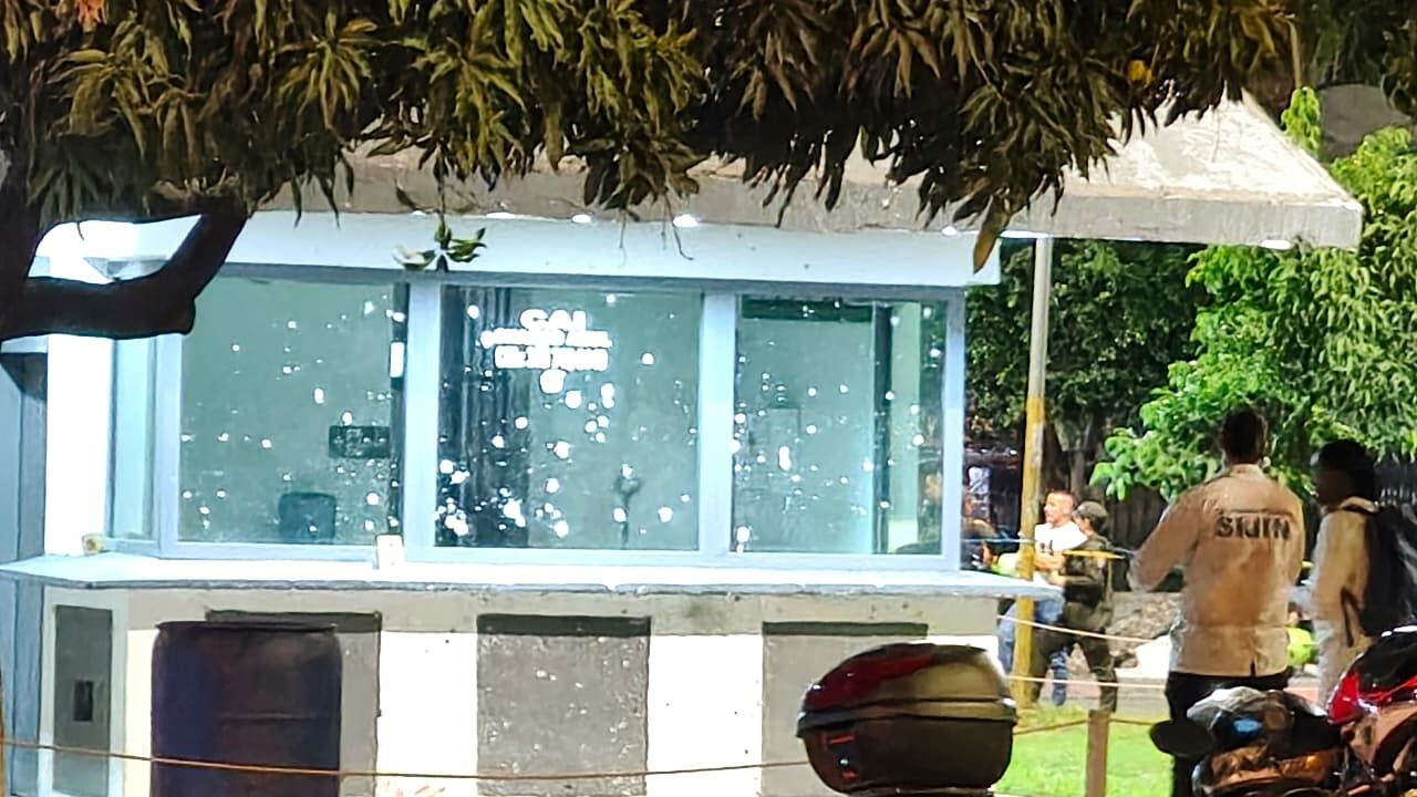 El País hace presencia en la zona y registra en tiempo real el panorama tras la explosión en Charco Azul.