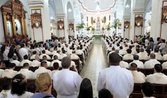 Semana Santa misa crismal en la catedral de San Pedro Cali con todos los sacerdotes de la ciudad. de