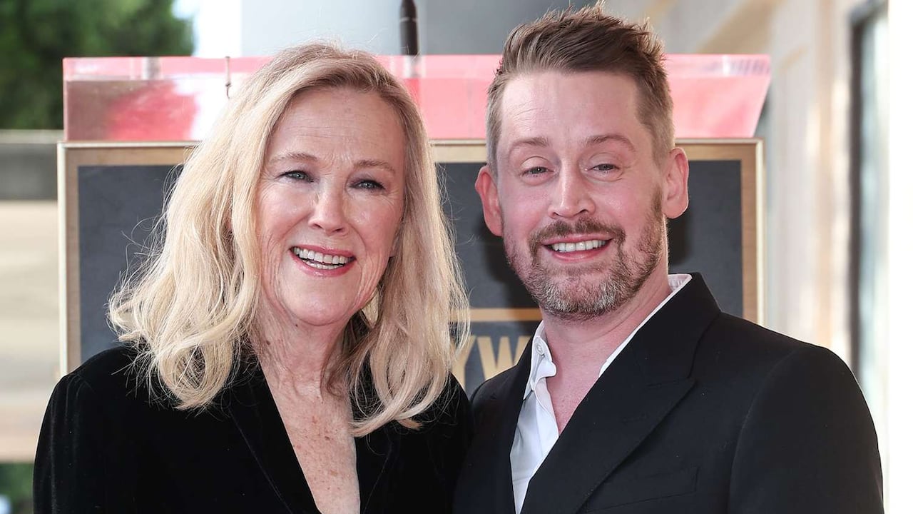 Catherine O’Hara, la 'mamá' falsa de Kevin en las icónicas películas de navidad.