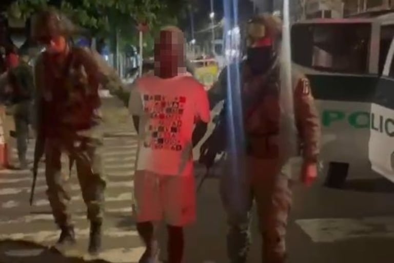 Los integrantes de la Policía fueron apoyados por los integrantes del Ejército al momento de adelantar la captura de alias Pocoyó en esta población del norte del Cauca.