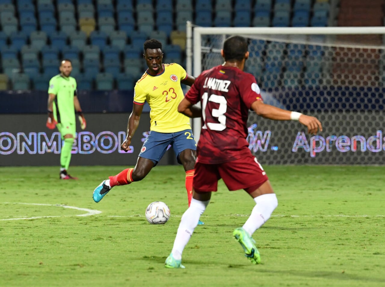 Dávinson Sánchez contra Venezuela en 2021.