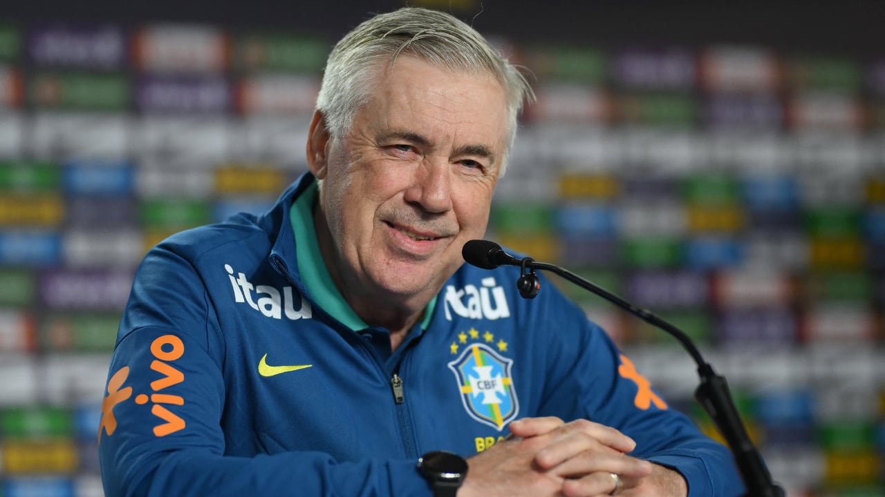 Un cómico cruce de Carlo Ancelotti, con una reportera japonesa, le da la vuelta al mundo.