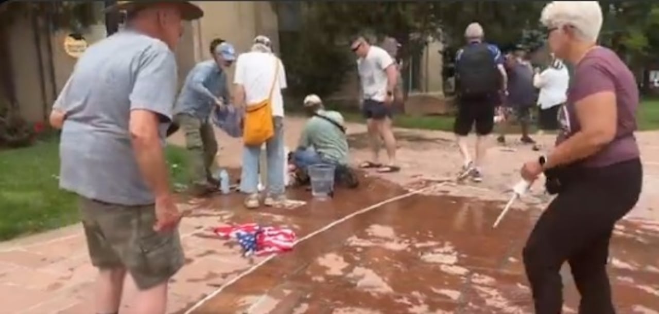 Presunto ataque terrorista sacude marcha judía en Colorado. Personas auxiliaron a los heridos