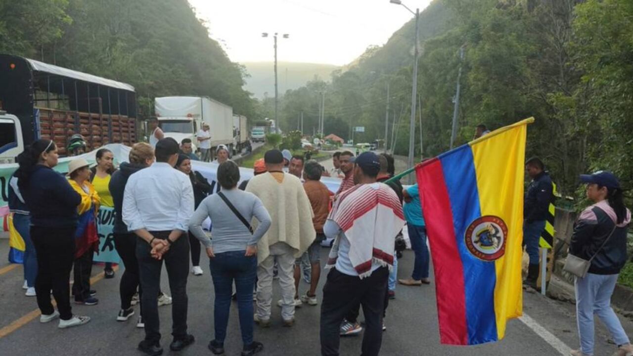 Municipios de Chipaque y Cáqueza reportan pérdidas de $55 mil millones diarios por cierre de la vía al Llano