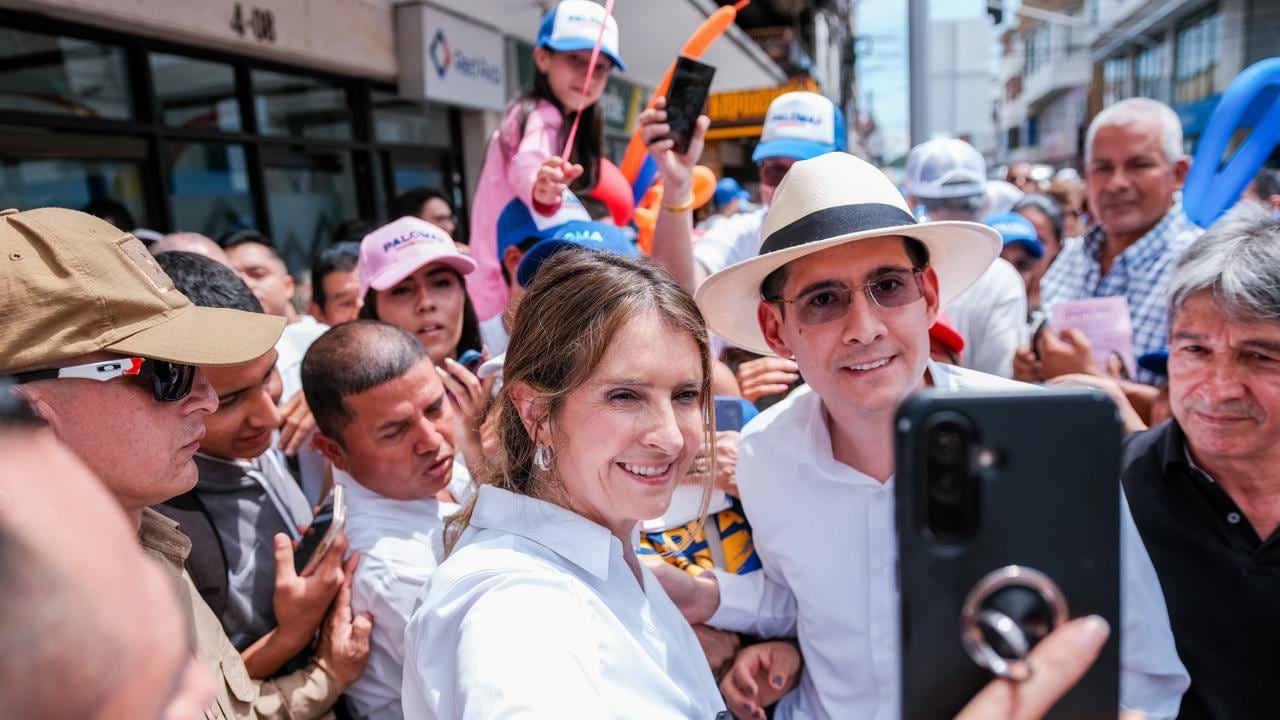 Simpatizantes acompañaron la jornada política liderada por Paloma Valencia en el municipio de Cartago.