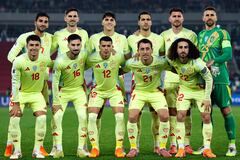Los jugadores de España posan para una foto de equipo antes del partido de clasificación europea para la Copa Mundial de la FIFA 2026 entre Georgia y España en el Estadio Nacional Boris Paichadze de Tiflis, el 15 de noviembre de 2025. (Foto de Giorgi ARJEVANIDZE / AFP)