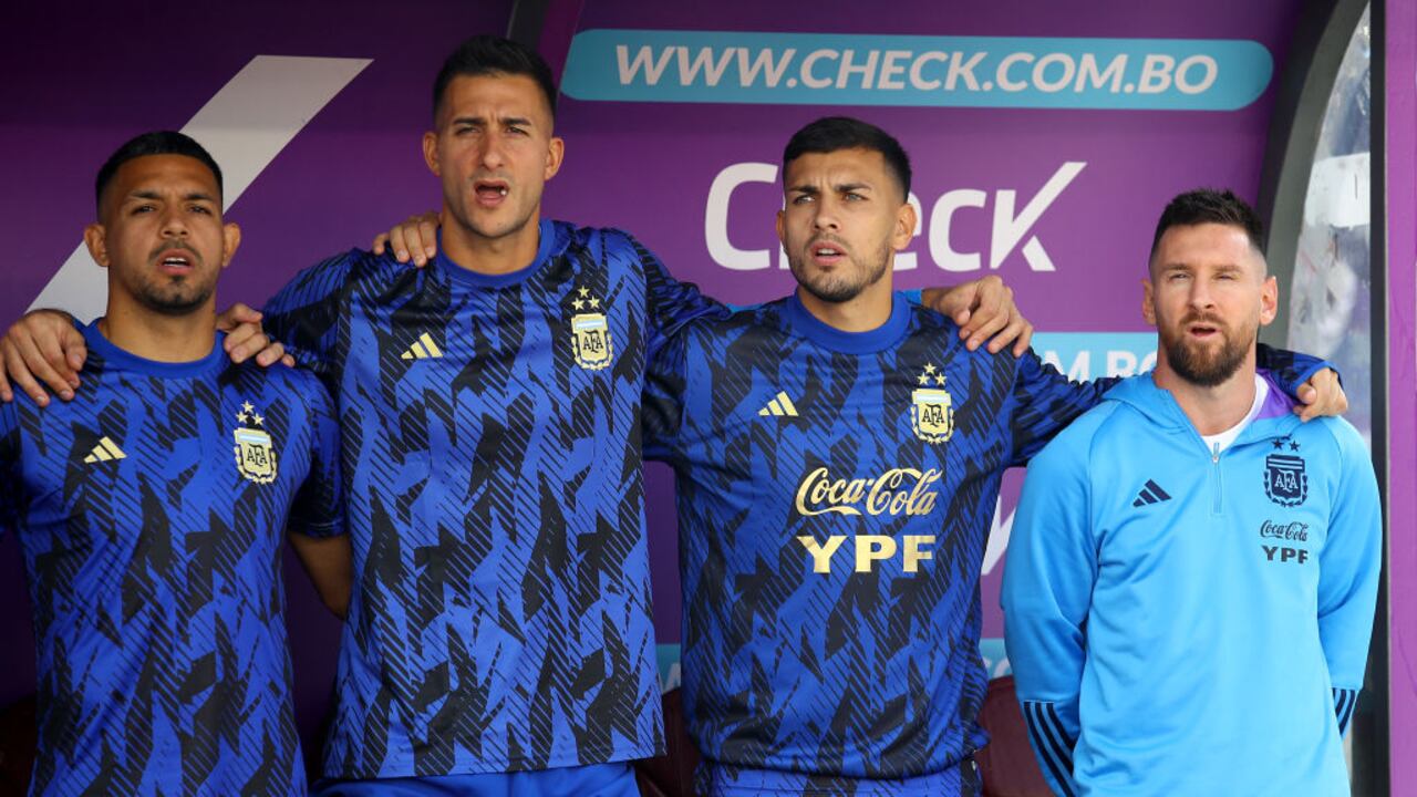 LA PAZ, BOLIVIA - SEPTEMBER 12: Lionel Messi (R) of Argentina sings the national anthem with teammates prior to a FIFA World Cup 2026 Qualifier match between Bolivia and Argentina at Hernando Siles Stadium on September 12, 2023 in La Paz, Bolivia. (Photo by Leonardo Fernandez/Getty Images)