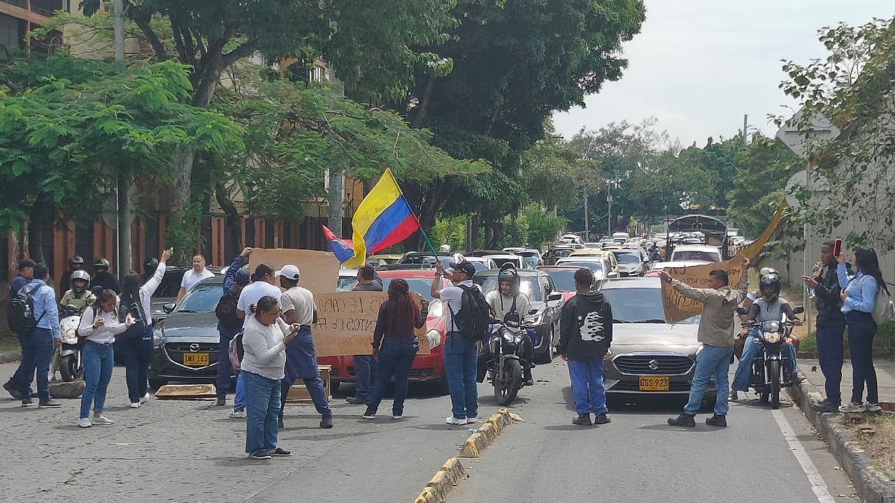 Los manifestantes están desde horas de la mañana de este 27 de julio realizando las protestas.
