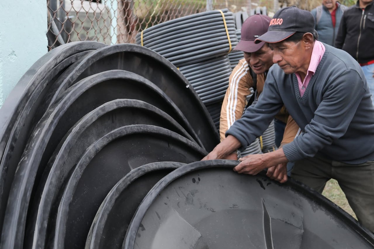 Tras más de 20 días de emisiones constantes de ceniza y gases del volcán Puracé, el municipio de Puracé declaró la calamidad pública ante las crecientes afectaciones en la salud de la población, los cultivos, las fuentes hídricas y los animales. Más de 4.000 personas resultan impactadas mientras la alerta naranja del Servicio Geológico Colombiano permanece vigente.