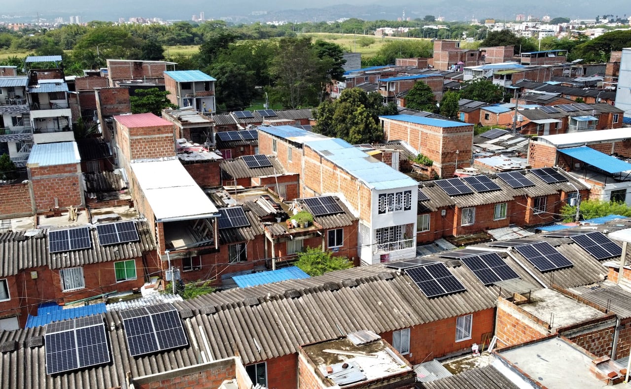 Paneles solares en Llano Verde, instalados por Emcali