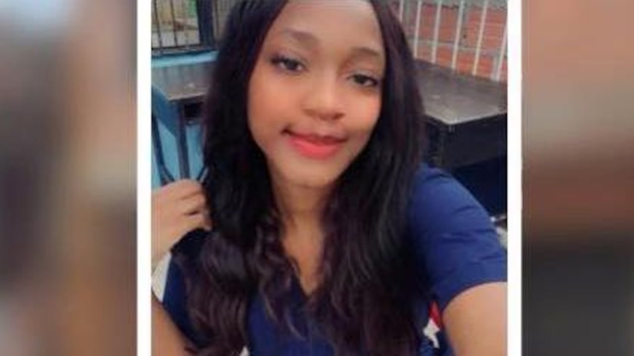 Según la información de periodistas de Antioquia, la joven había hablado por última vez con su familiar hacia las 3:00 de la tarde del miércoles, momento en el que le comentó que se encontraría con un amigo. Sin embargo, al pasar varias horas sin saber de ella, el hombre regresó a la casa y hacia las 9:20 de la noche descubrió la escena del crimen.