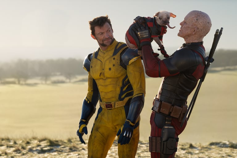 Hugh Jackman es Wolverine/Logan, Dogpool, y Ryan Reynolds es Deadpool/Wade Wilson en 'DEADPOOL & WOLVERINE'.