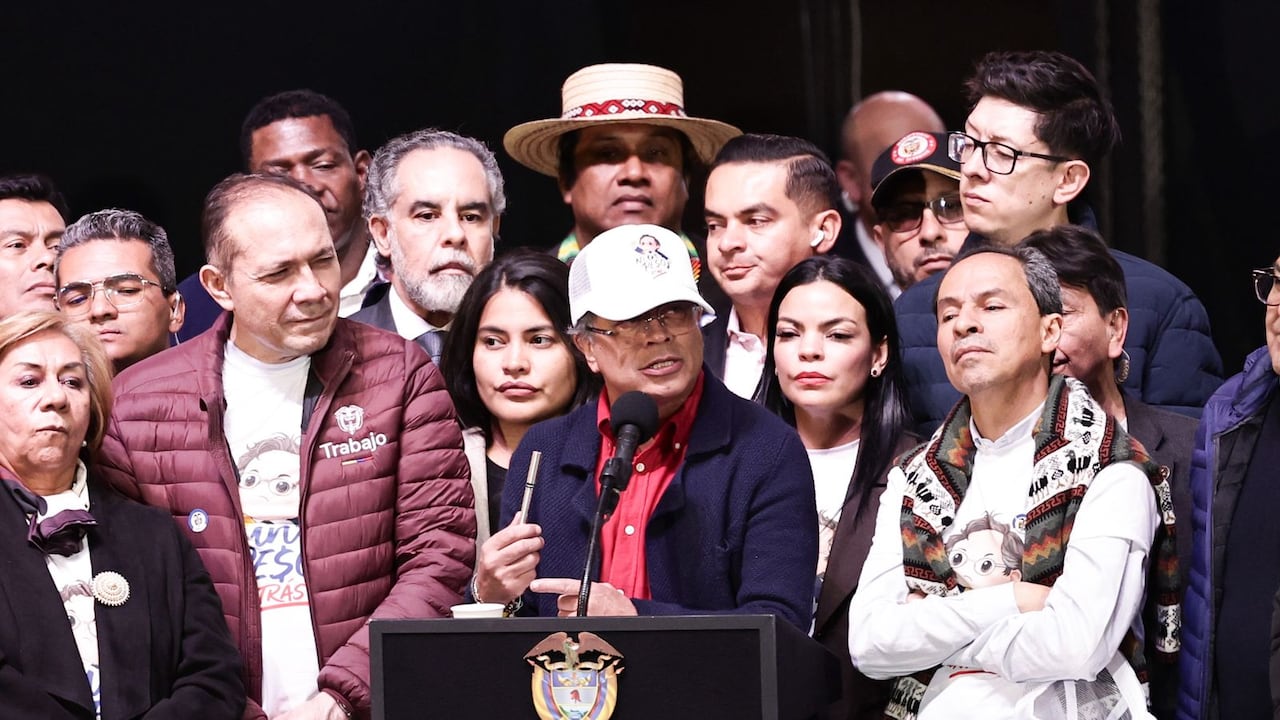 Marcha defensa salario mínimo vital, presidente Gustavo Petro en la Plaza de Bolívar.