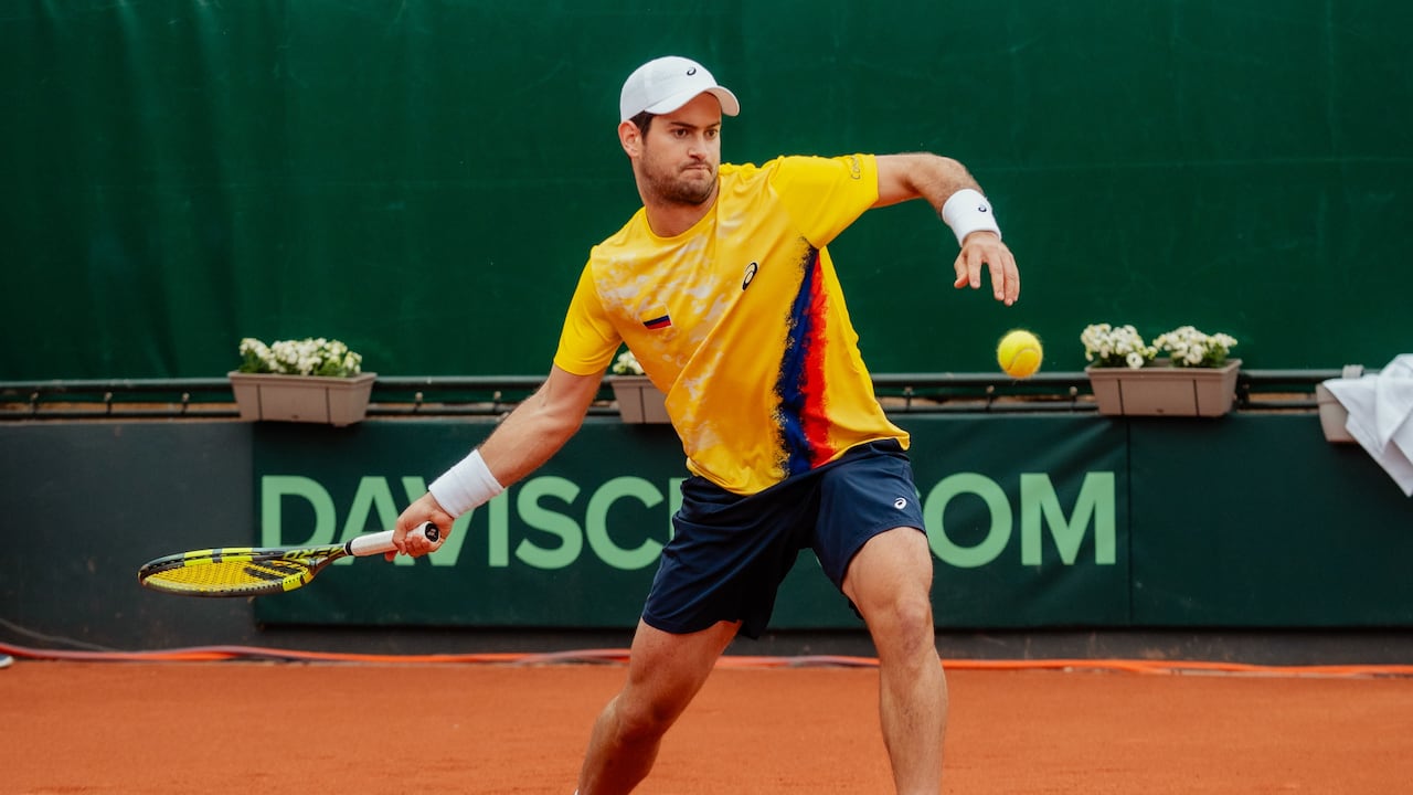 Nicolás Mejía durante el partido entre Colombia y Marruecos por la primera ronda de clasificación para la Copa Davis.
